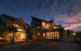 Treehouse Blue Hotel & Villas